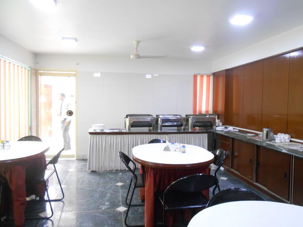 Hotel Akash Deep Kalkuta Zewnętrze zdjęcie
